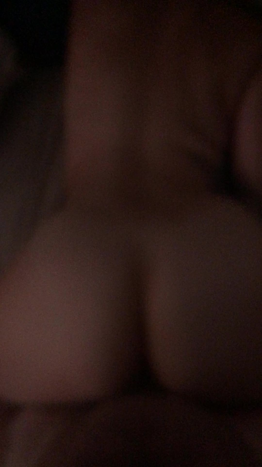 y wie’s booty is oh so juicy