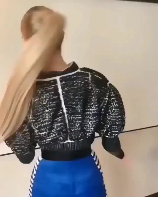 Sophie Turner is such a sexy cocktease