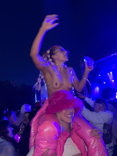 flashing the crowd yes or no