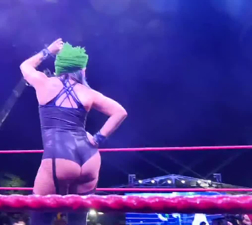 Everytime I see this ass shaking beauty, I just lose it
