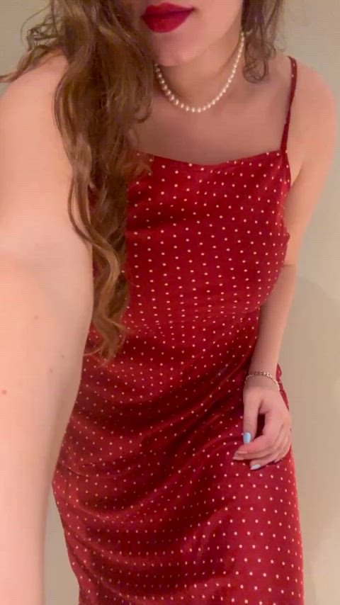 treat me right on a date and your reward is my tittes ;)