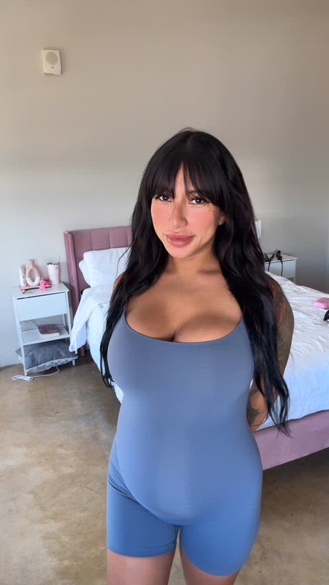 arrow up and say deal , i will share my nudes instant , first 130