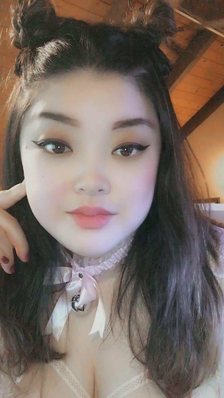 Daddy, will you help me satisfy my oral fixation? 🍭