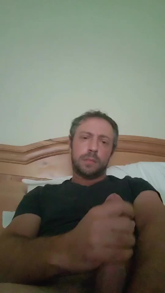 I almost hit my own face with my cumshot