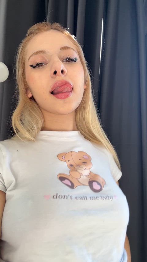 18yo Baby face and natural boobs