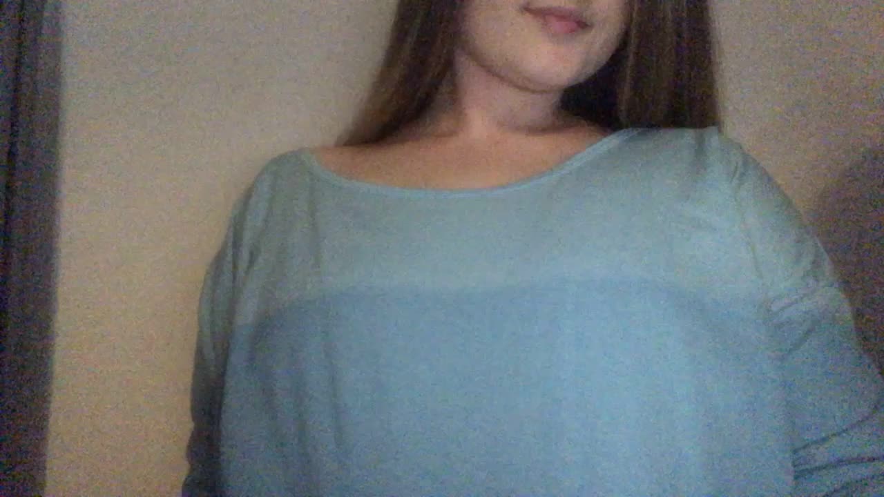 Crop top with no bra, I feel like this belongs here?