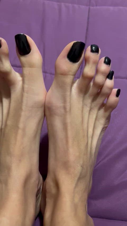 my sweet feet await your kisses