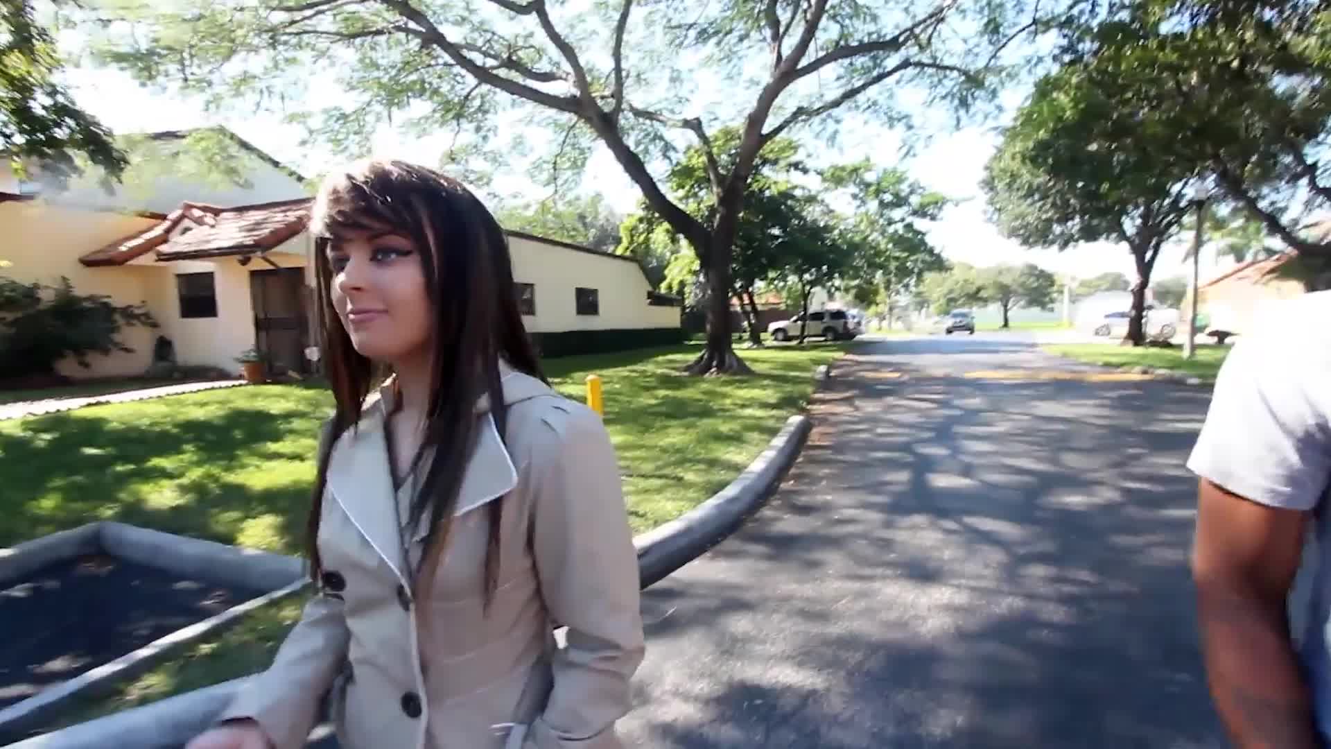 Emo chick knows how to bounce on BBC- Oxuanna