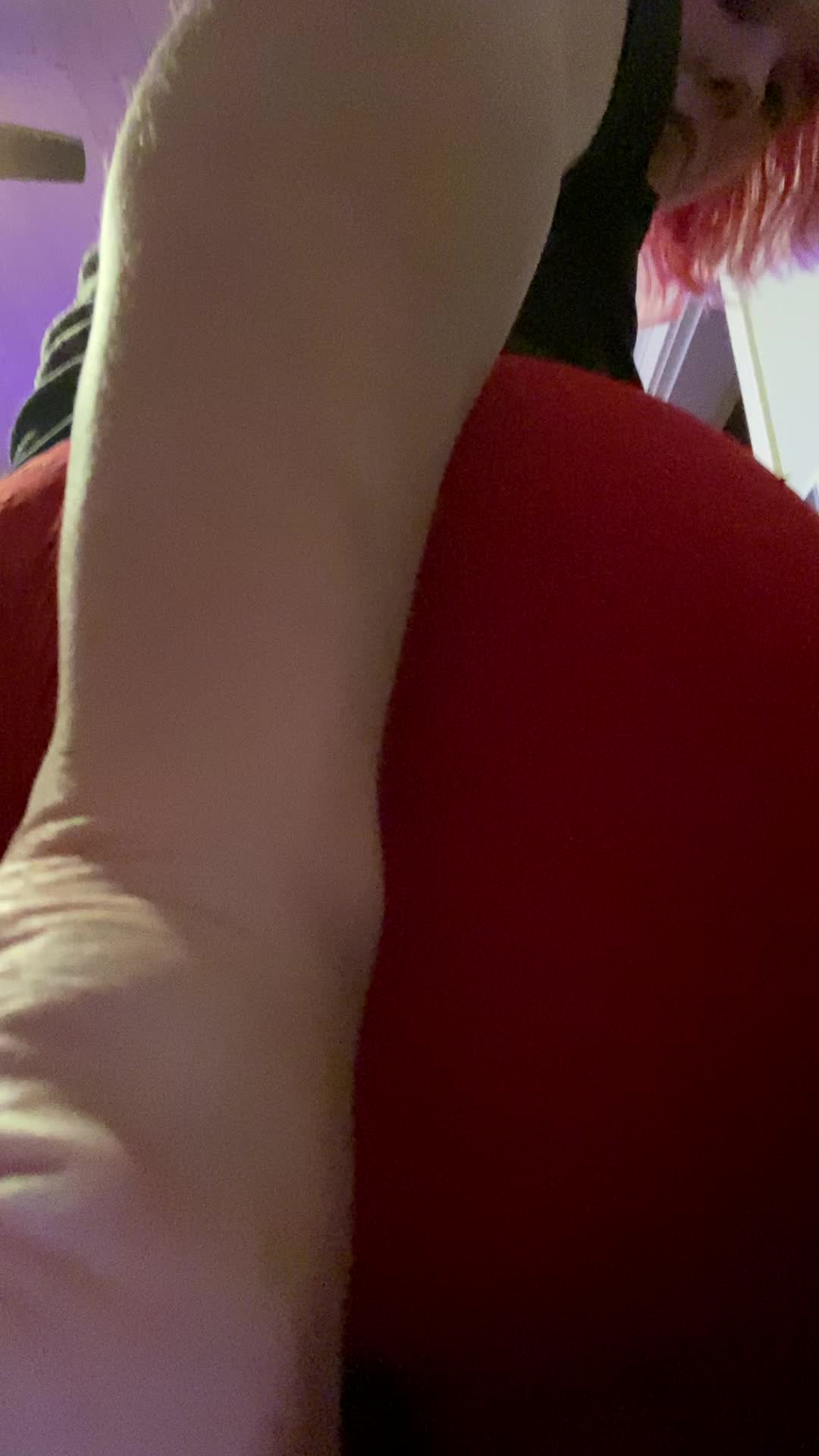 Wearing my yoga pants without undies on had me all hot and bothered 😘