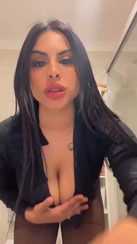 These tits deserve a reveal 😏