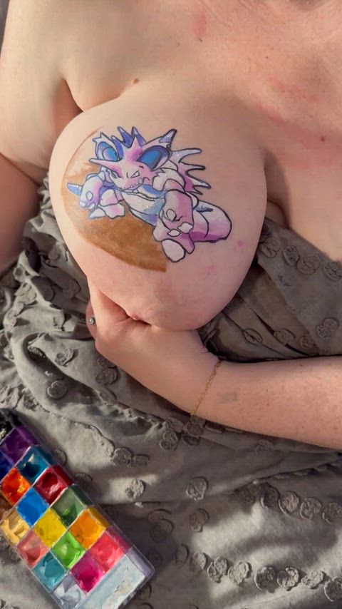 Doing my Nidoking painting