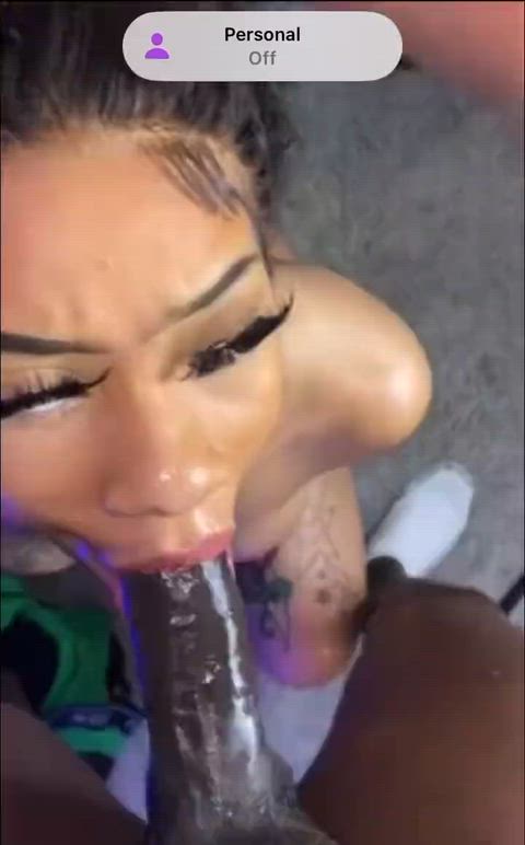 this is real head 🥴 let me have my way with that throat. look how that dick slide in and out like velvet 😩😩😩