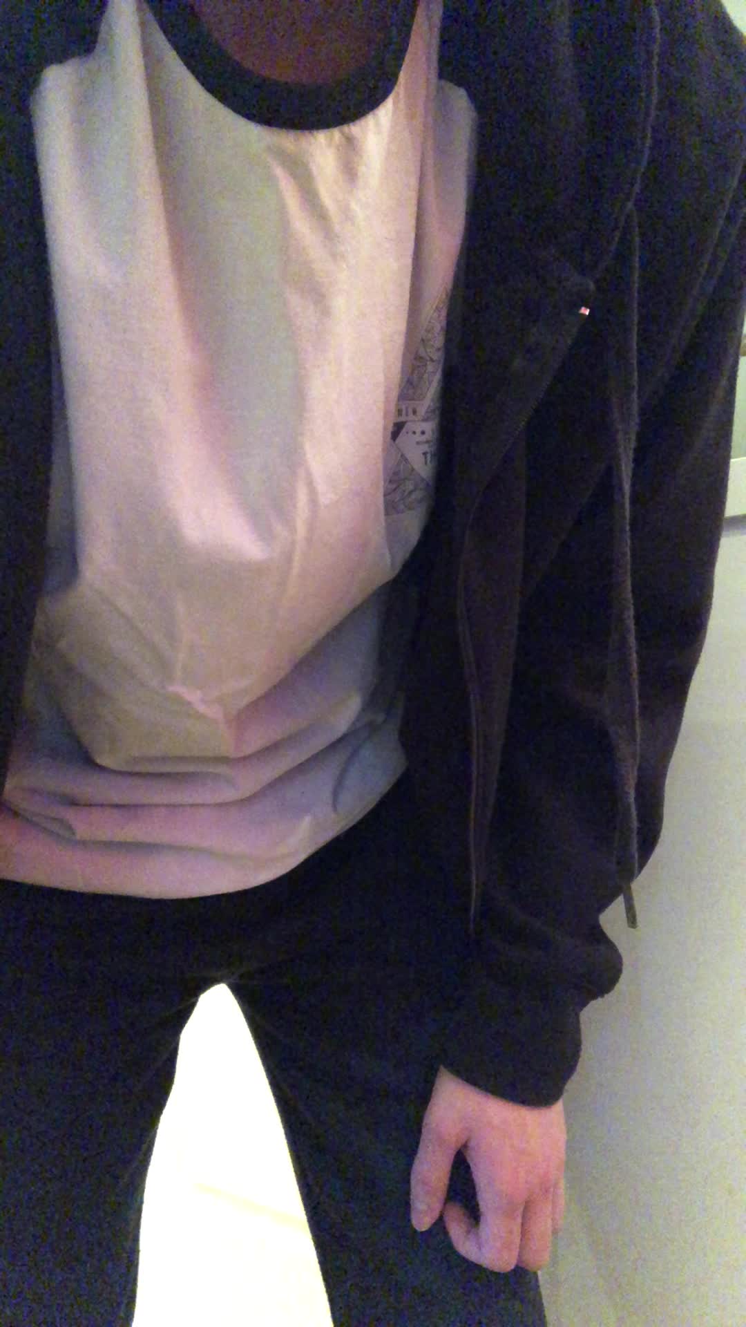 A quick peek before work! Any BBW wanna hop into my PMs to try and get me hard?😏