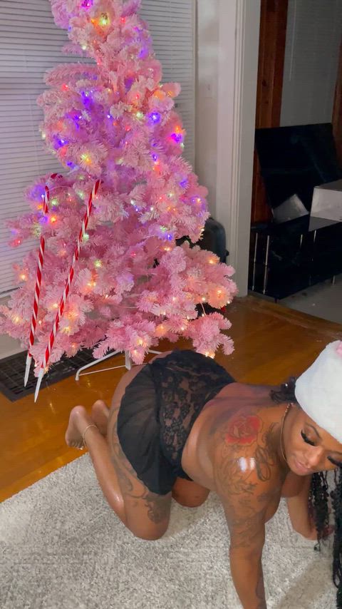 its a pink Christmas in bake world