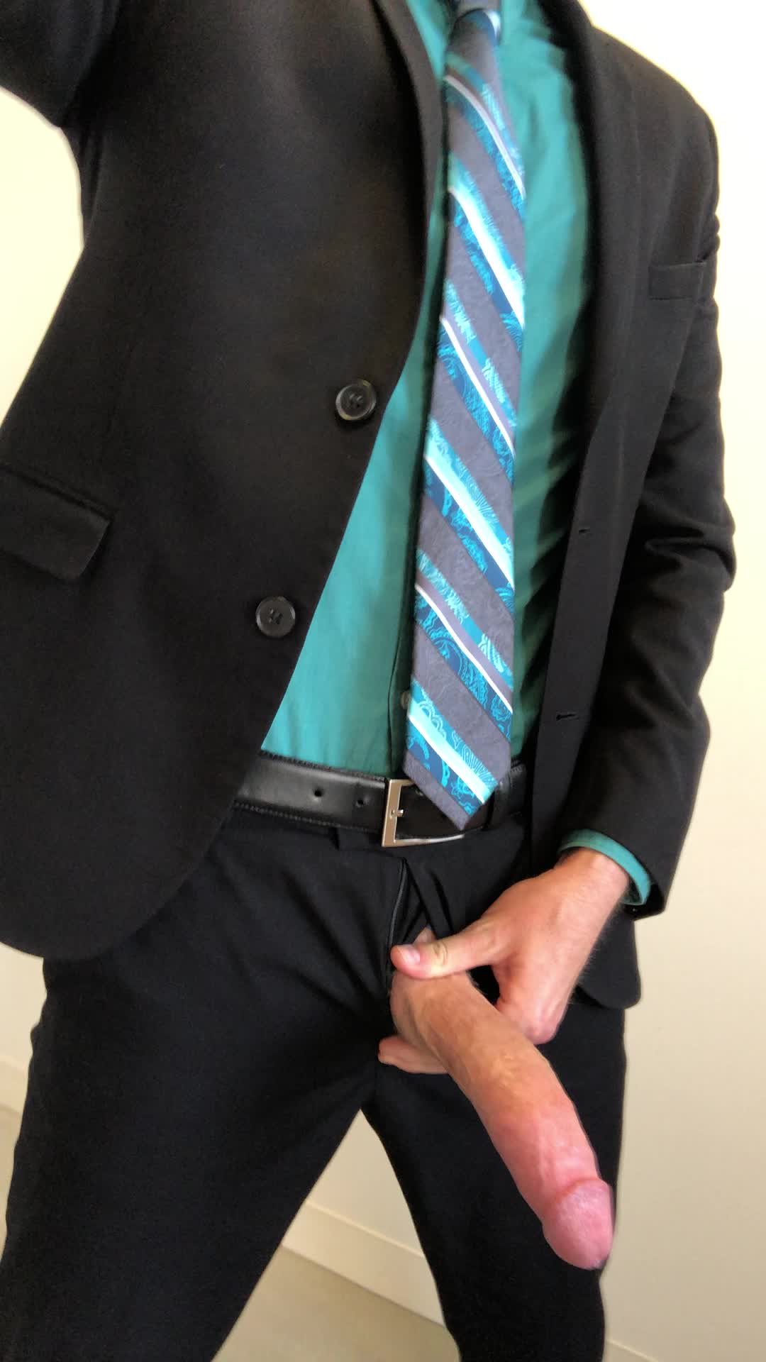 I know you want to be a good office slut for me