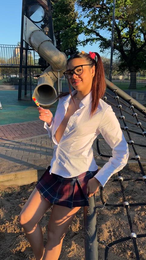 is this still flashing or just showing off