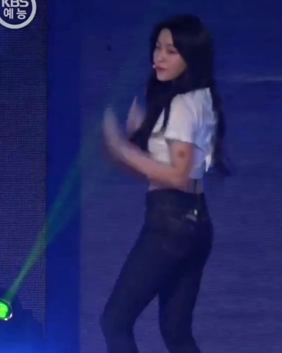 Red Velvet Yeri Jiggling Boobs