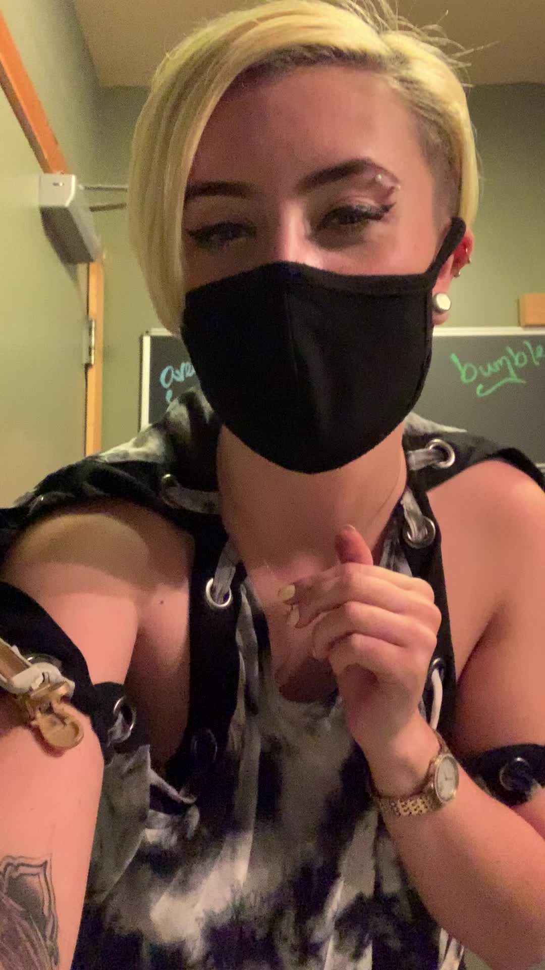 my first day back to work I couldn’t help but uck myself for y’all 😈