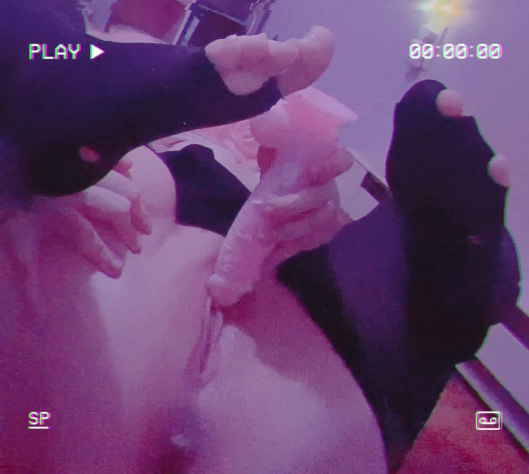 One more squirt for Daddy 🐱💦🍭