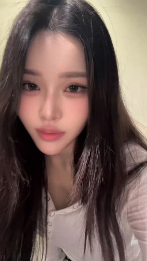 Slender body with "Healthy" proportions