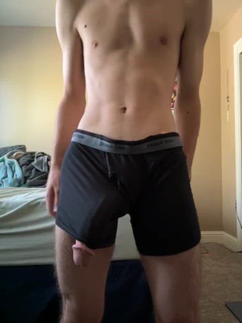 anyone into down curved hung guys ?