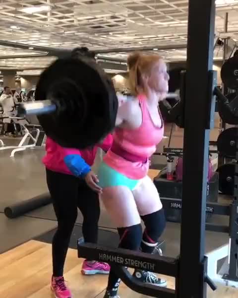 Sexy Thick Redhead Pounding Weights