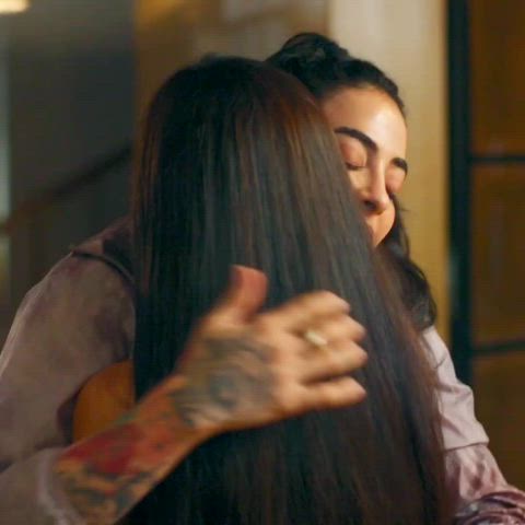 VJ Bani & Anasuya Sengupta – (Four More Shots Please!) ©AmazonPrimeVideo