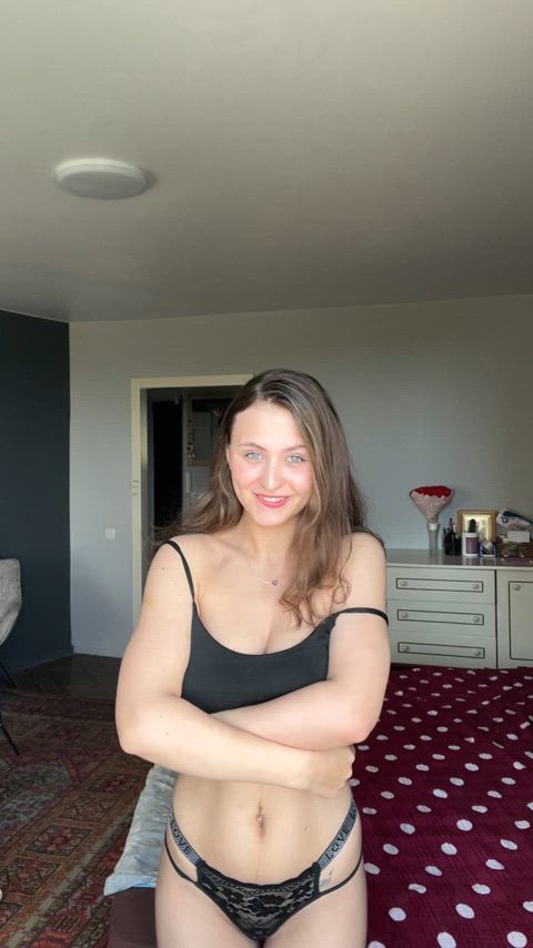 Tell me "YEAH" and get free nudes (I will send in 1-3min)