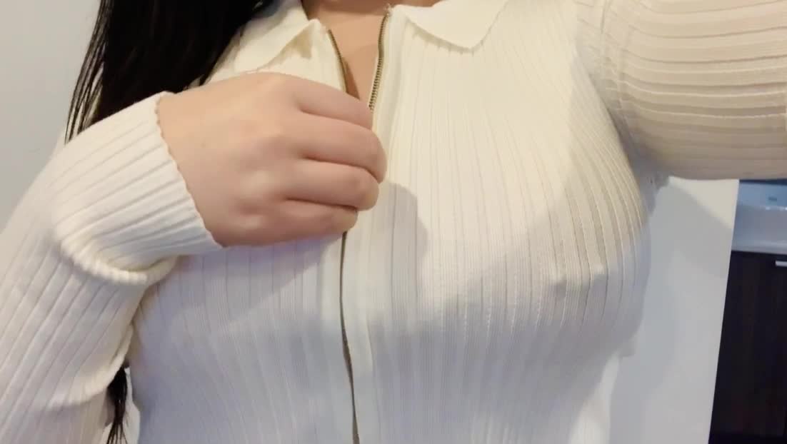 I love not wearing a bra 😍
