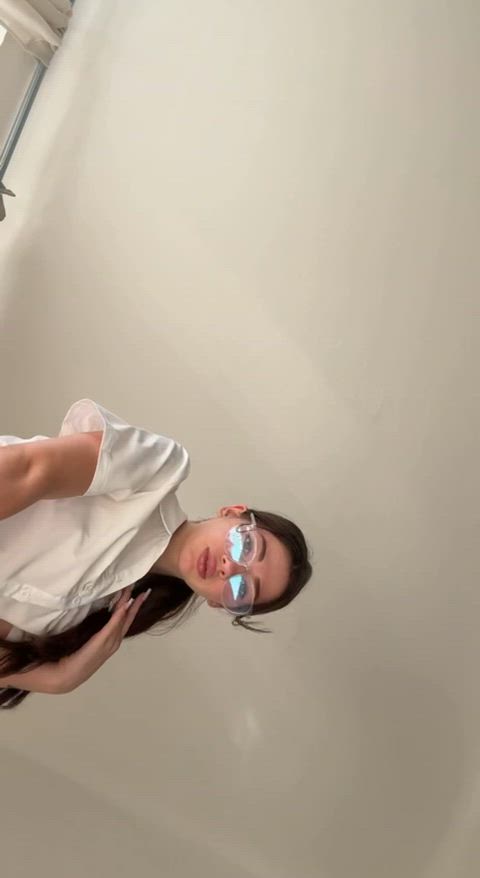 The cousin said "njan oru karyam kaanich theraam". The karyam: