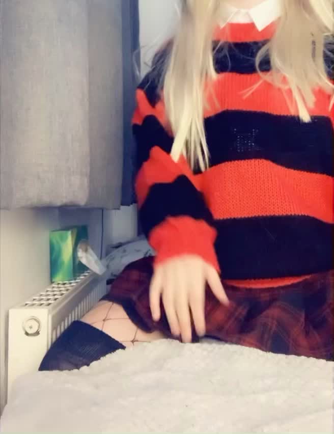 A little peek under my skirt 😘