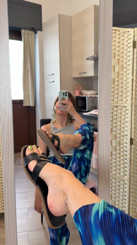 Cute girl with bog feet (Size US9, EU 40/41) thumbnail