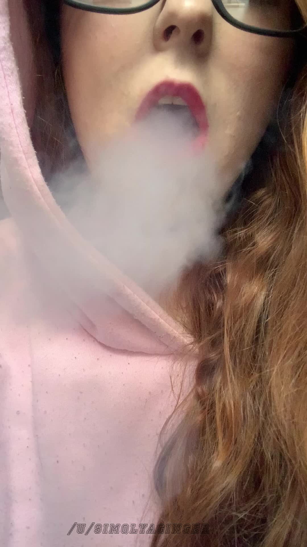 Bong hits and titty drops! More on ~Onlyfans.com/simqlyaginger