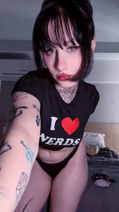Hey there! 🖤