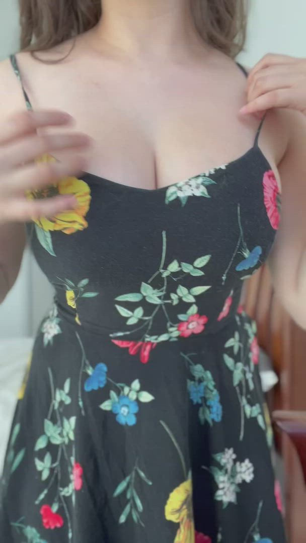 nothing feels better than releasing my huge natural tits after a long day of classes (19f)