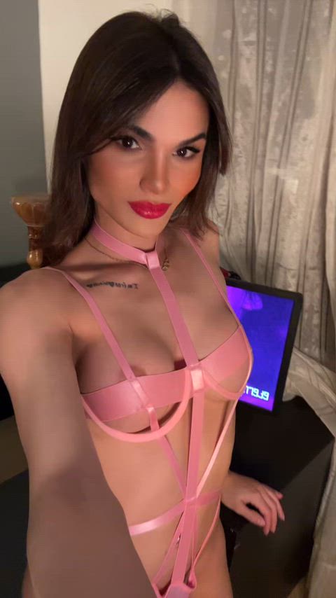 It just feels right being in a cute outfit 💗