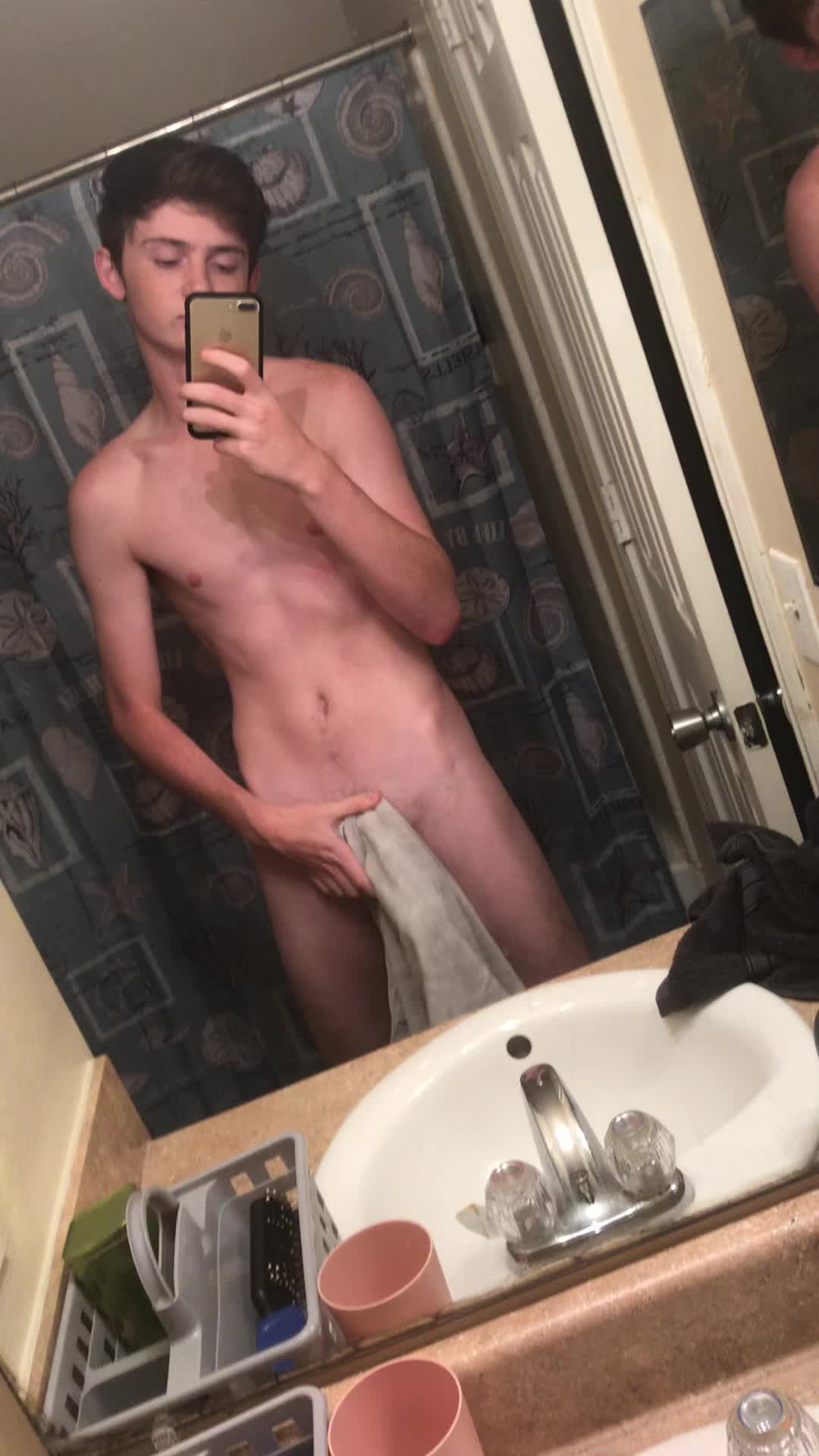 I think my dick might be haunted 👻