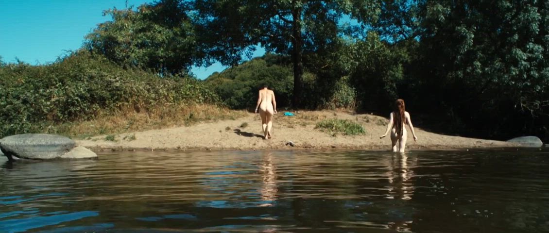 Julie-Marie Parmentier & Amandine Chauveau - Les Petits Ruisseaux (FR2010) (3/3) - sunbathing