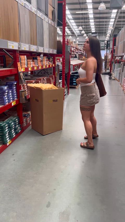 Fun fact: The salesman was stuttering when I asked him for something….😆