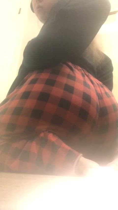 19 [661] m4m, need to twerk on a cute face