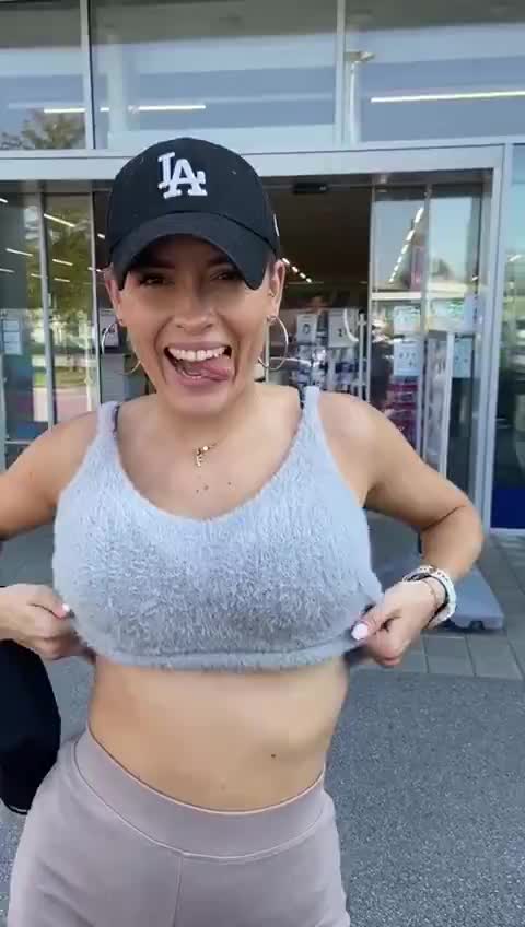 Fit Babe Flashes