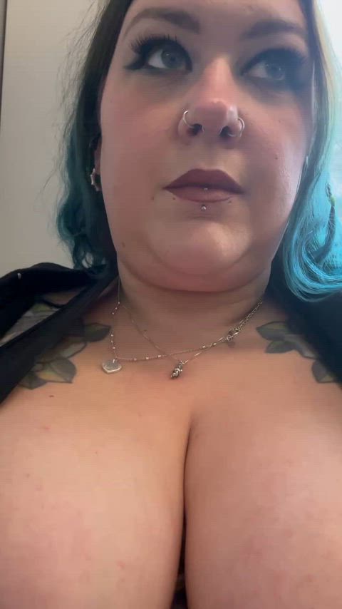 I’ve no idea why I was getting looks on the train 👀😇🤪