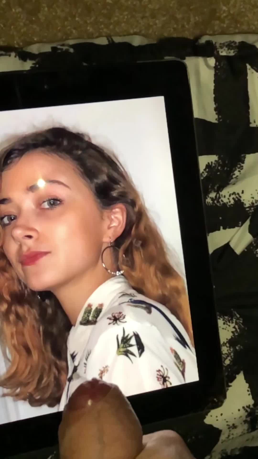 I feed Miranda at least once a week. Do you guys like the tributes? Want her info ?? Hmu kik uncuthero4990 or PM