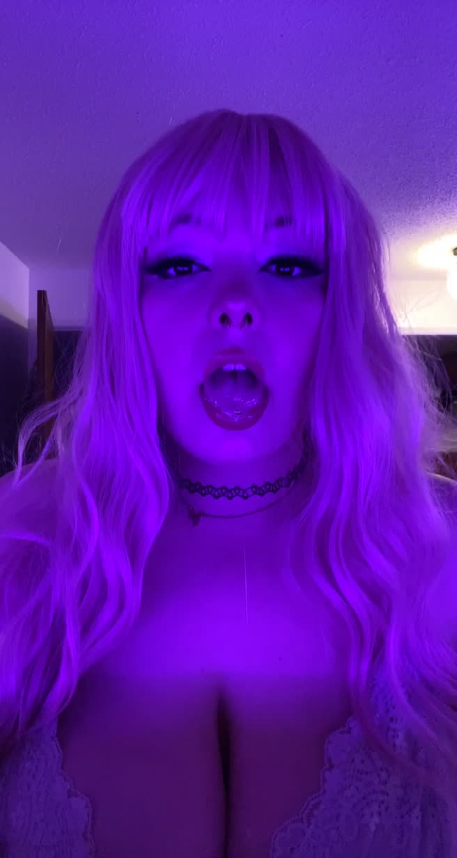 Would you cover me in cummies? 👉🏻👈🏻