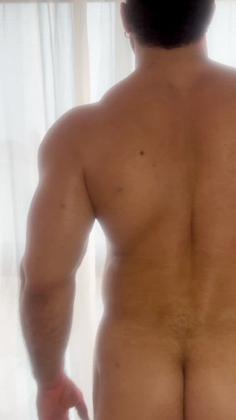 This is how I make it clear to my neighbor that he should come urgently.