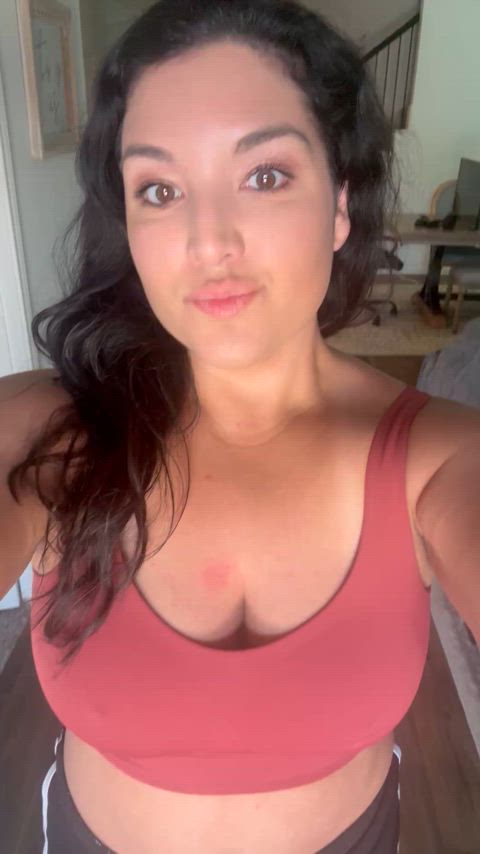 This MILF needs a gym buddy today