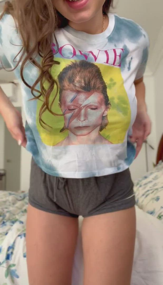 i used to feel embarrassed by my big bouncy boobs... now i want to share them