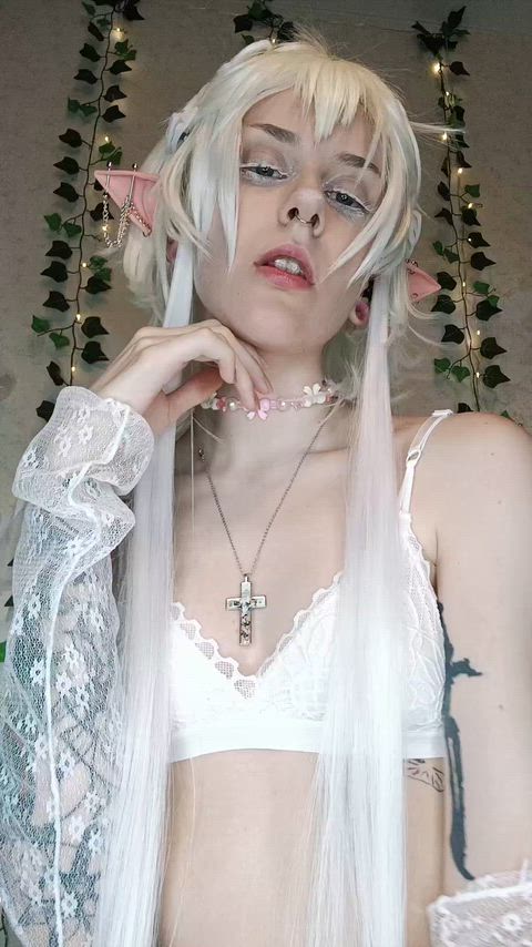 How do you like the outfit? Can I go outside in it? thumbnail