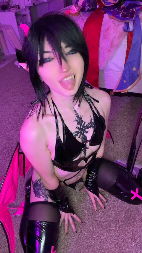 goth + succubus combo >:3