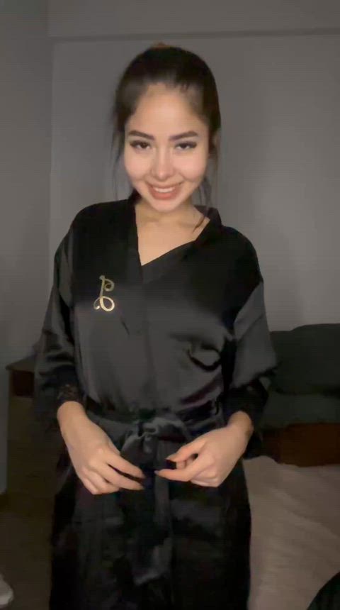 18 [F] suck my tits then bend me over